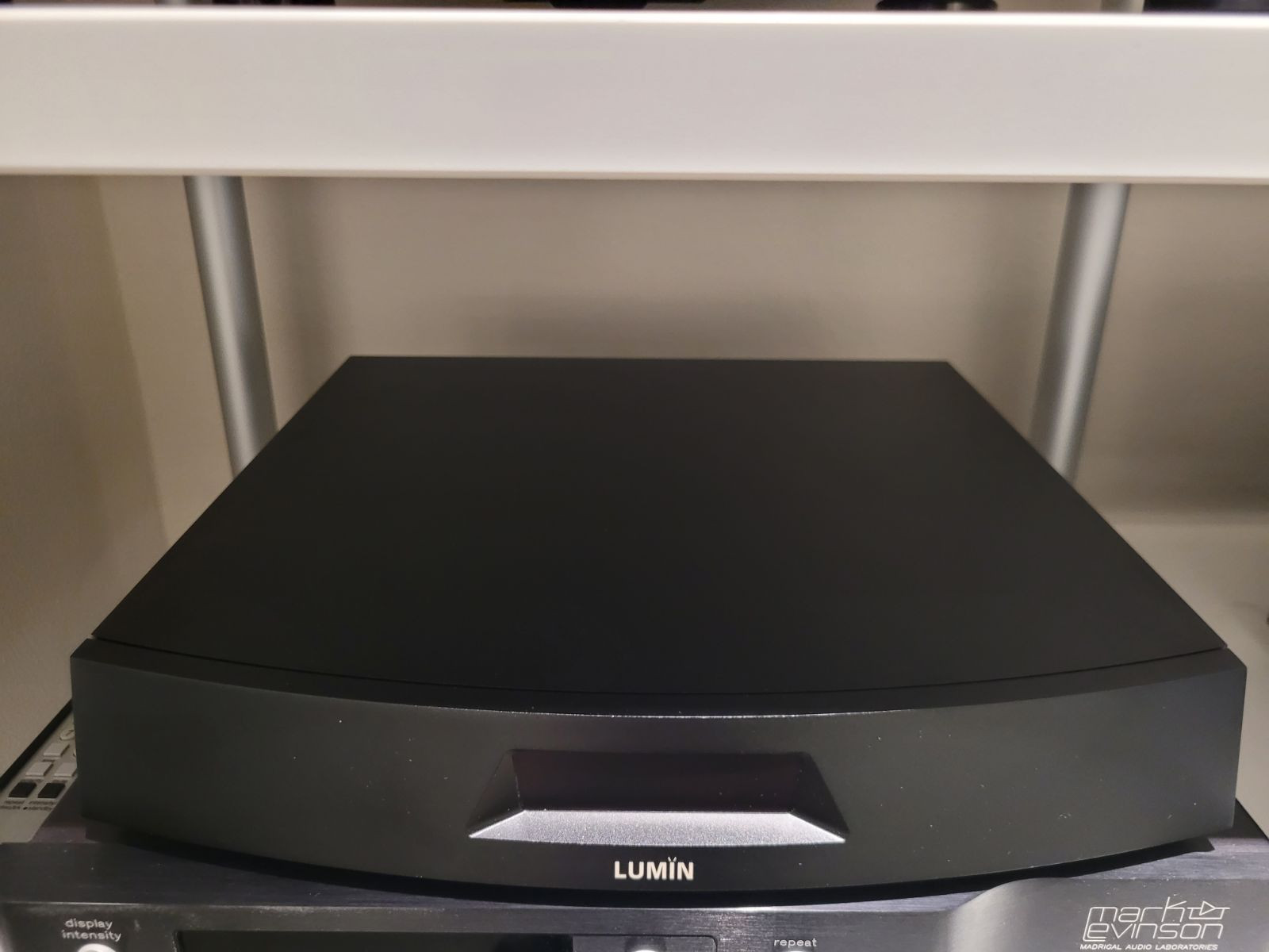 Auditorium Lumin L2 Musikserver mit Netzwerkswitch 214333 - 1