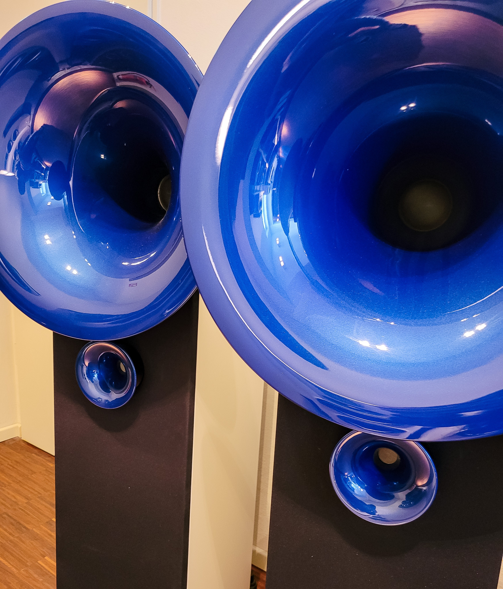 Auditorium Avantgarde-Acoustic Uno XD Teilaktives Hornsystem weiß-blau 282615 - 2