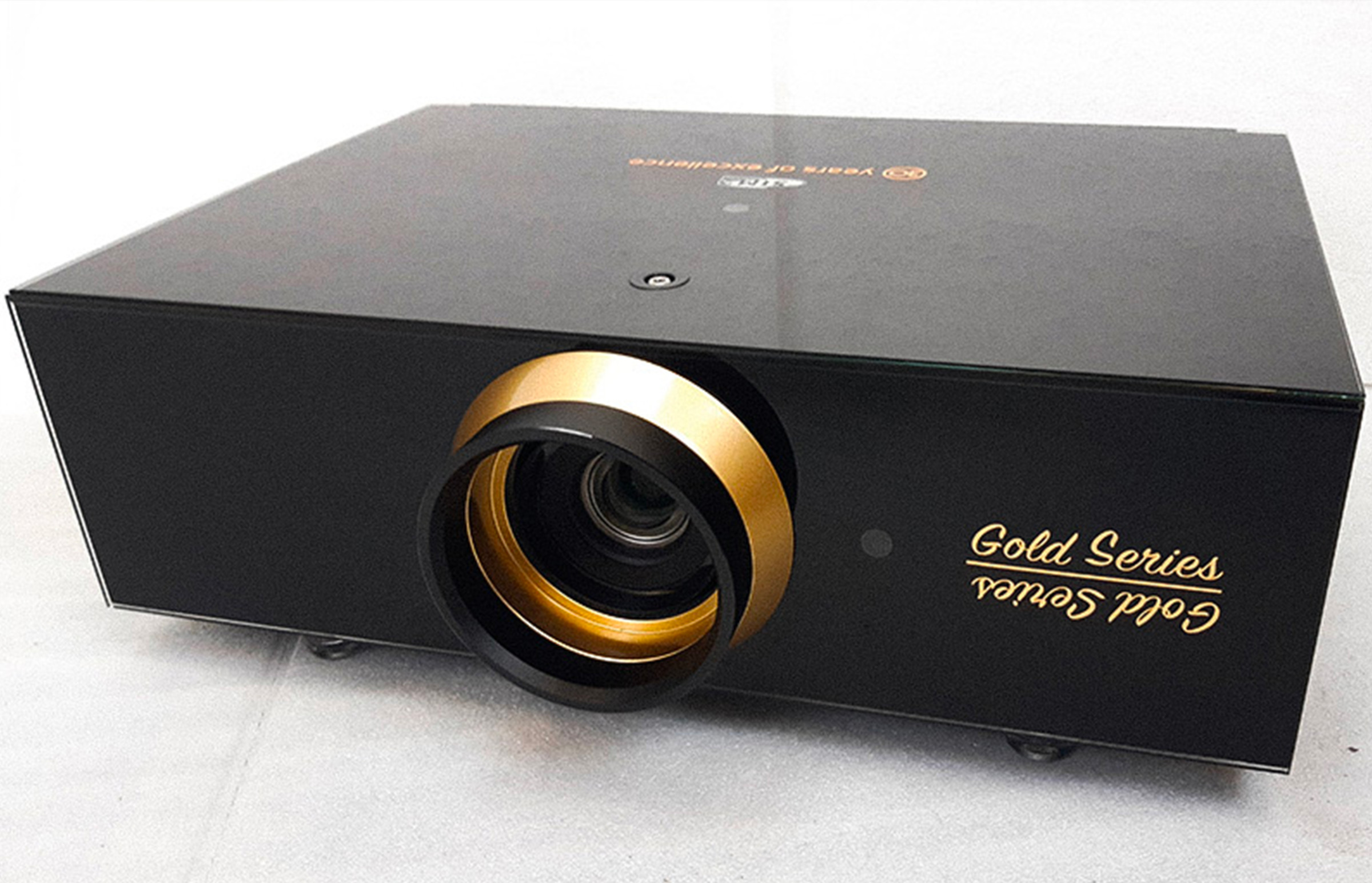 Auditorium SIM2 Projektoren Crystal 4 SH Gold  208704 - 3