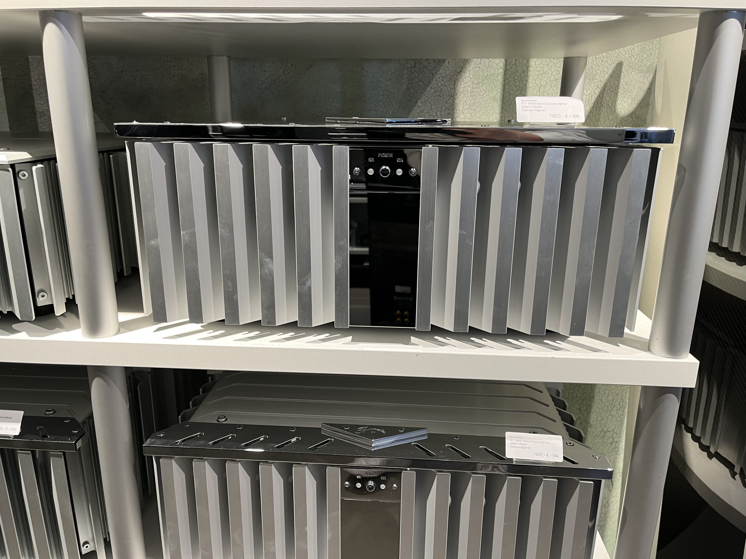 Auditorium Burmester 911 MKIII Mono-Endverstärker silber / chrom 217558 - 1