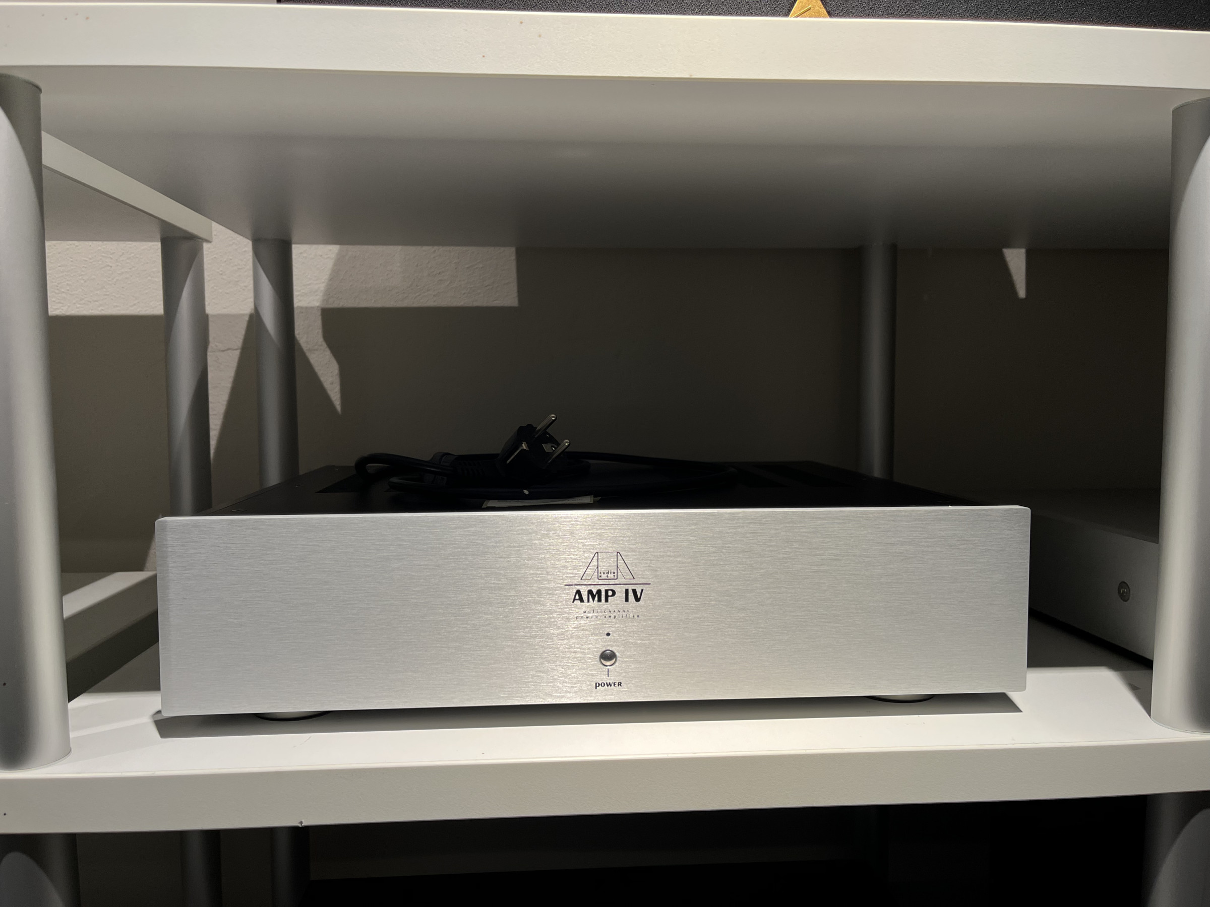 Auditorium Audionet AMP IV 4-Kanal Endstufe silber/blau 217149 - 1