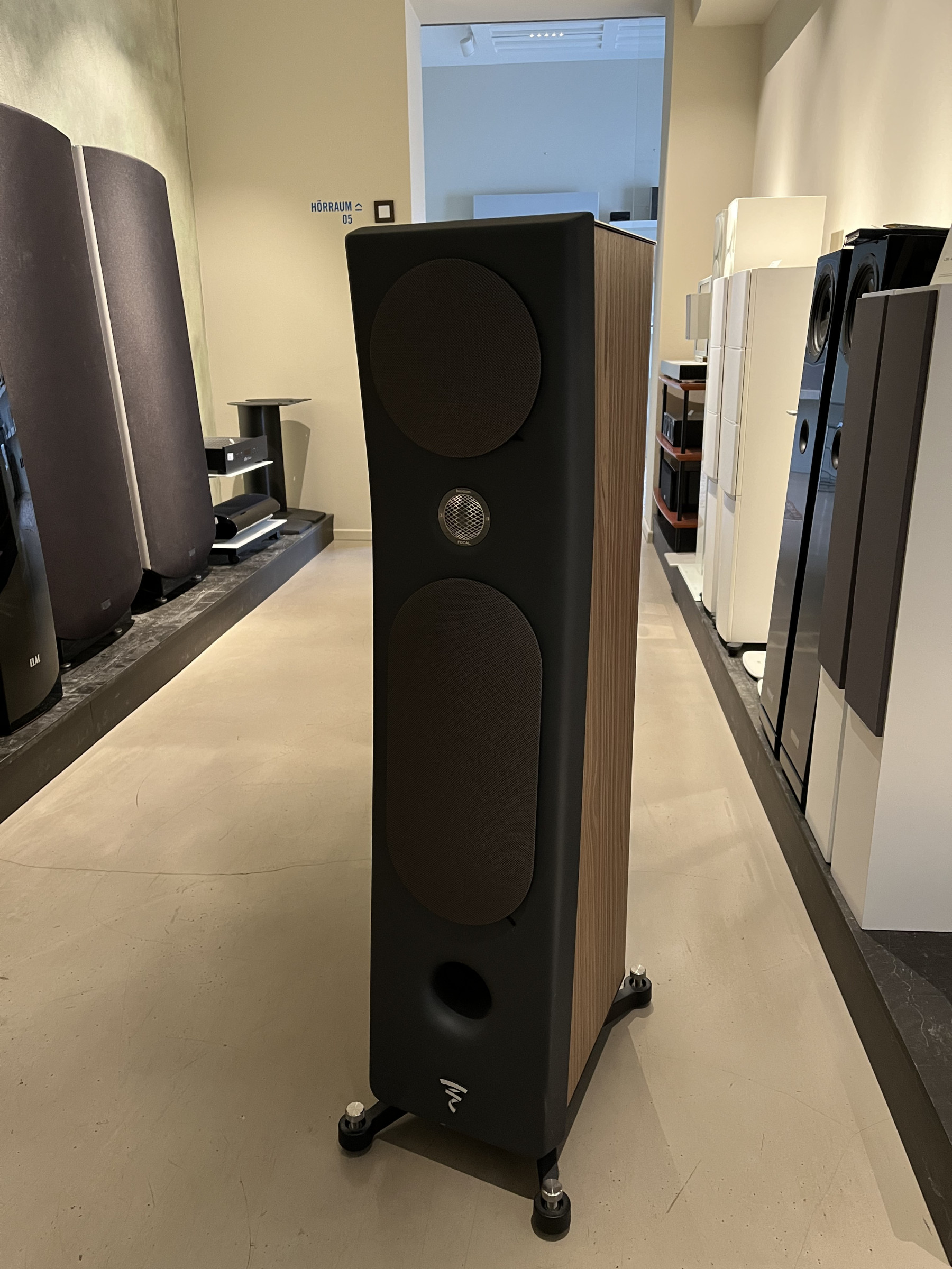 Auditorium Focal Kanta No. 2 Walnut Grey  214497 - 2