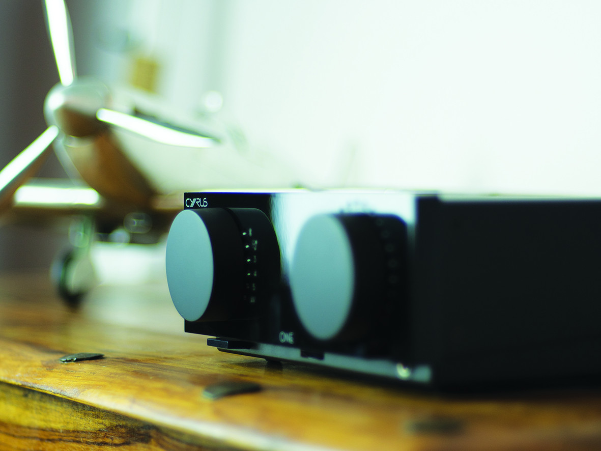 Auditorium Cyrus One Euro Vollverstärker Schwarz 287211 - 1