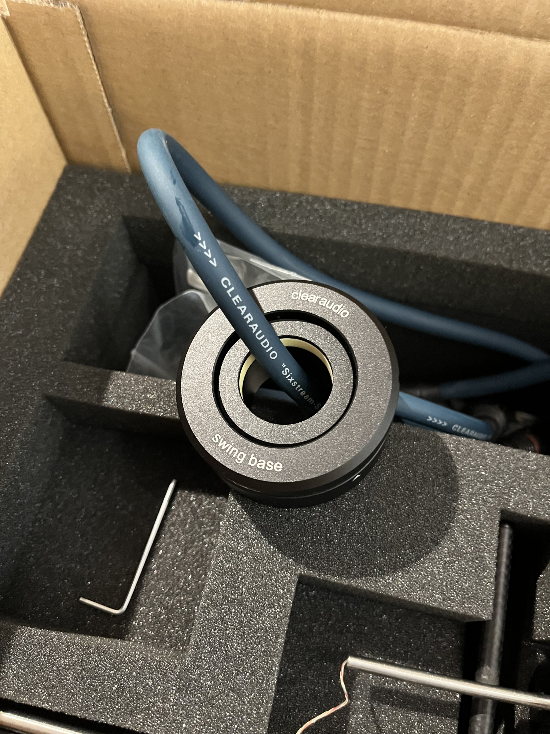 Auditorium Clearaudio TT5 mit Swing Base und XLR Six Stream Kabel 215020 - 2
