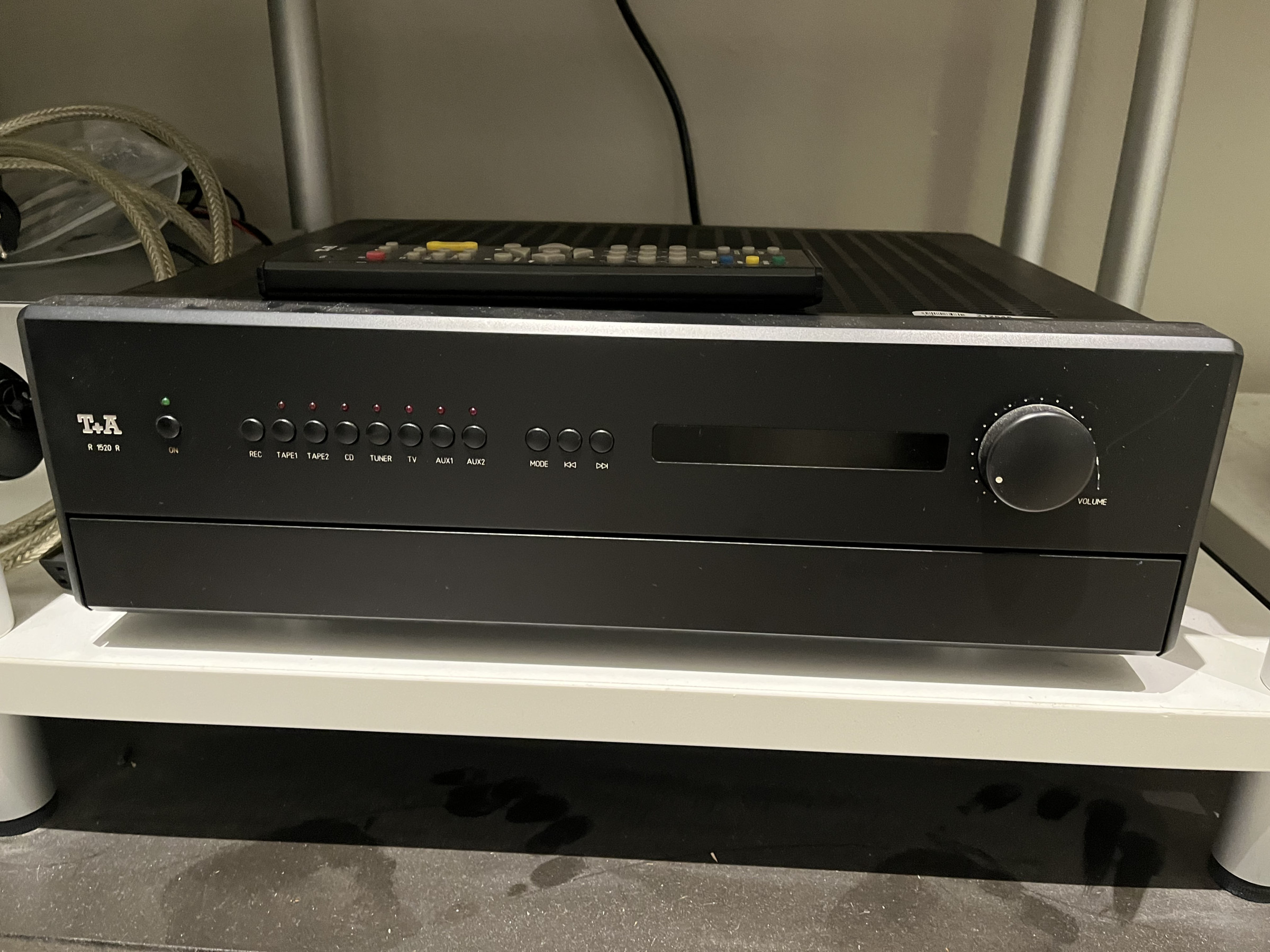 Auditorium T+A R1520 Stereo-Receiver  212848 - 1 Auditorium T+A R1520 Stereo-Receiver  212848 - 1