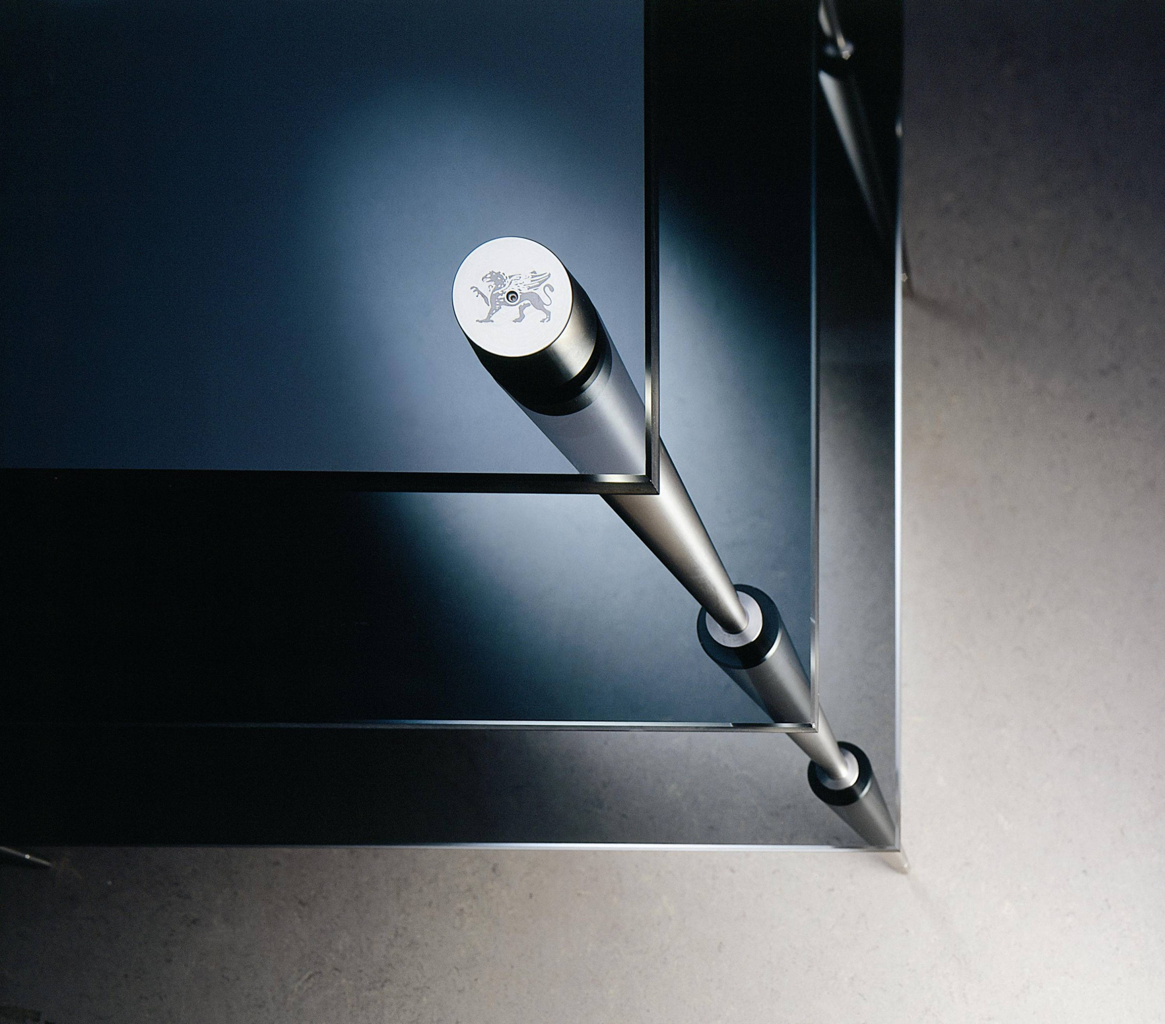 StandART Model 800 (4 legs, 3 shelves)