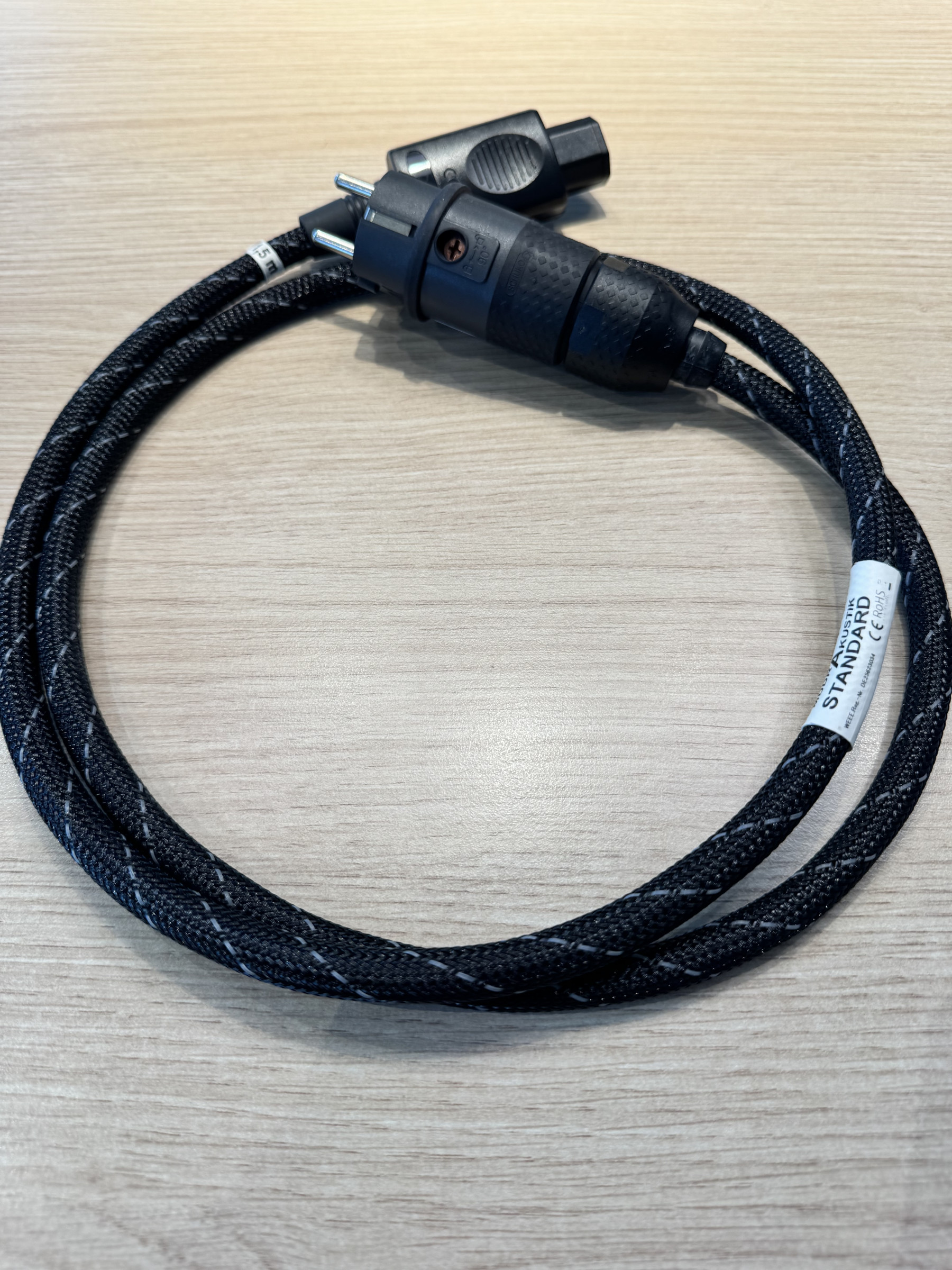 Auditorium Mudra Netzkabel C13 1,5m Stifte senkrecht 10A/250V 219039 - 1