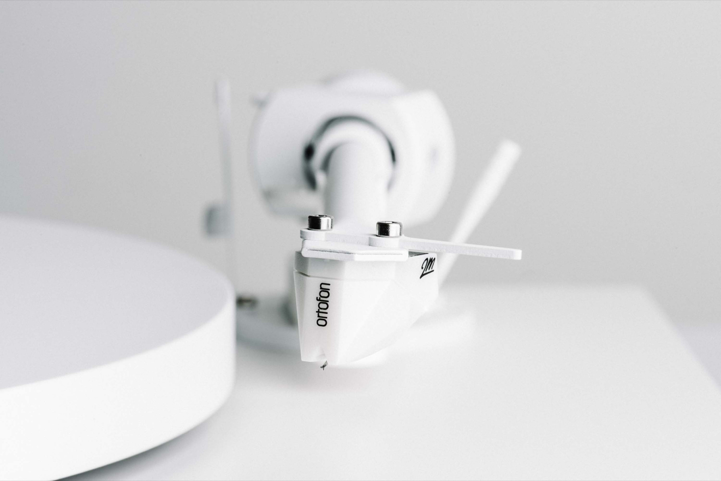Auditorium Pro-Ject Debut Pro mit Ortofon 2M White Tonabnehmer, White Edition 297082 - 6