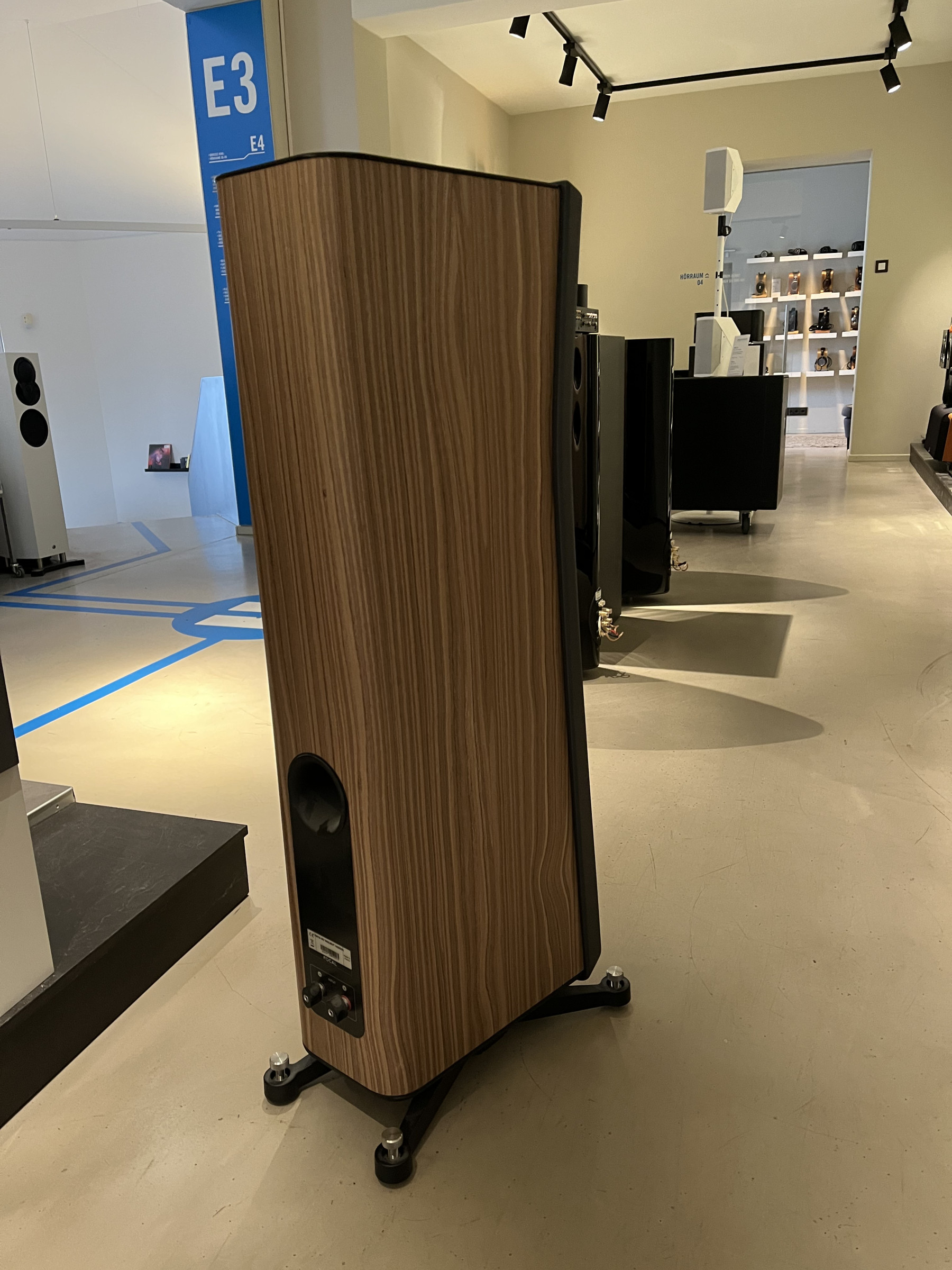 Auditorium Focal Kanta No. 2 Walnut Grey  214497 - 3