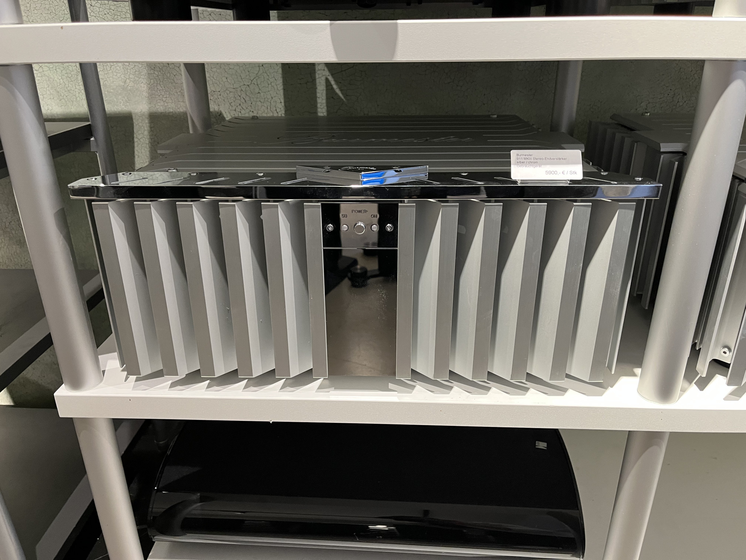 Auditorium Burmester 911 MKIII Stereo-Endverstärker silber / chrom 217590 - 1