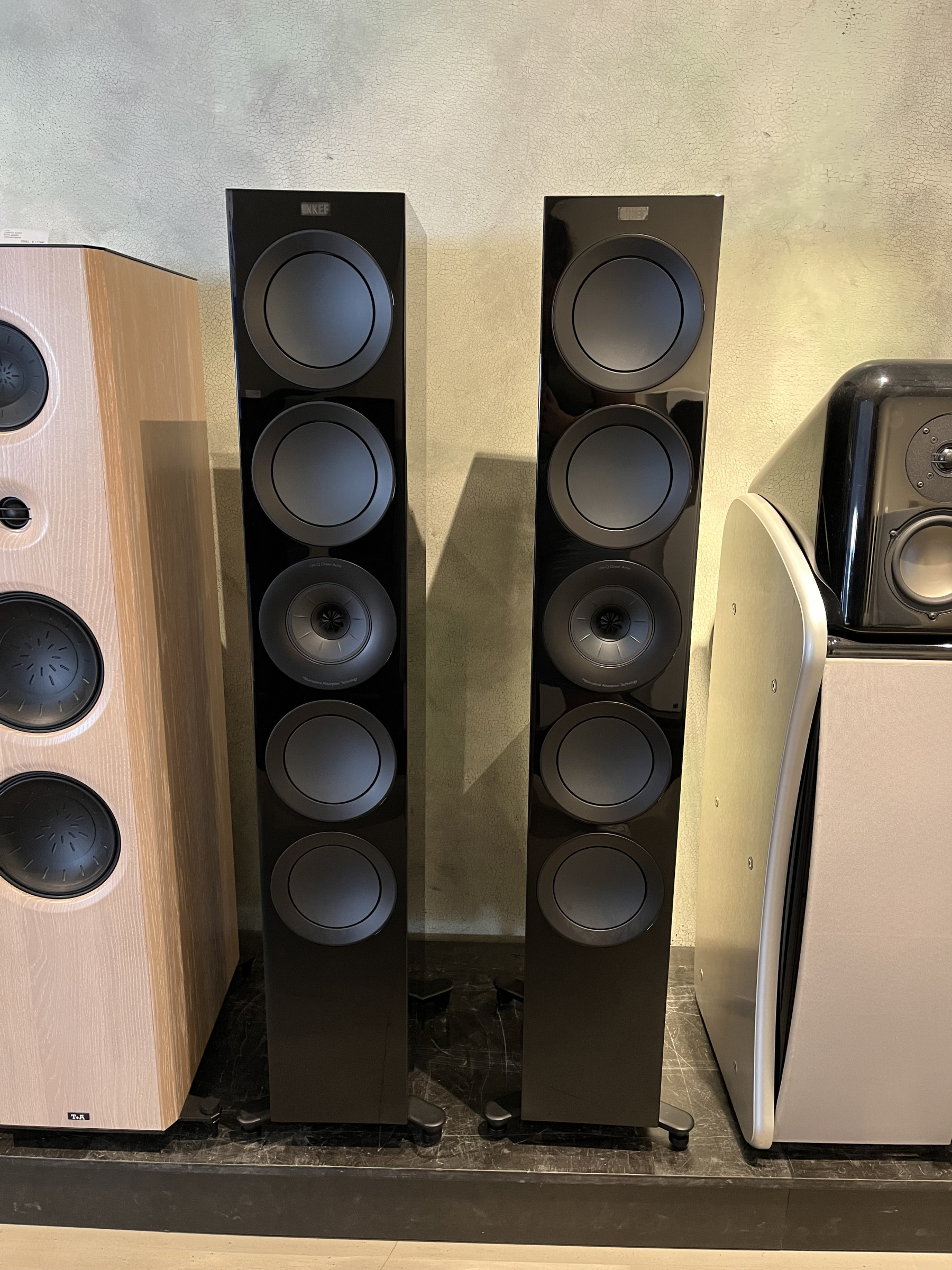 Auditorium KEF R11 Meta Schwarz 217550 - 1