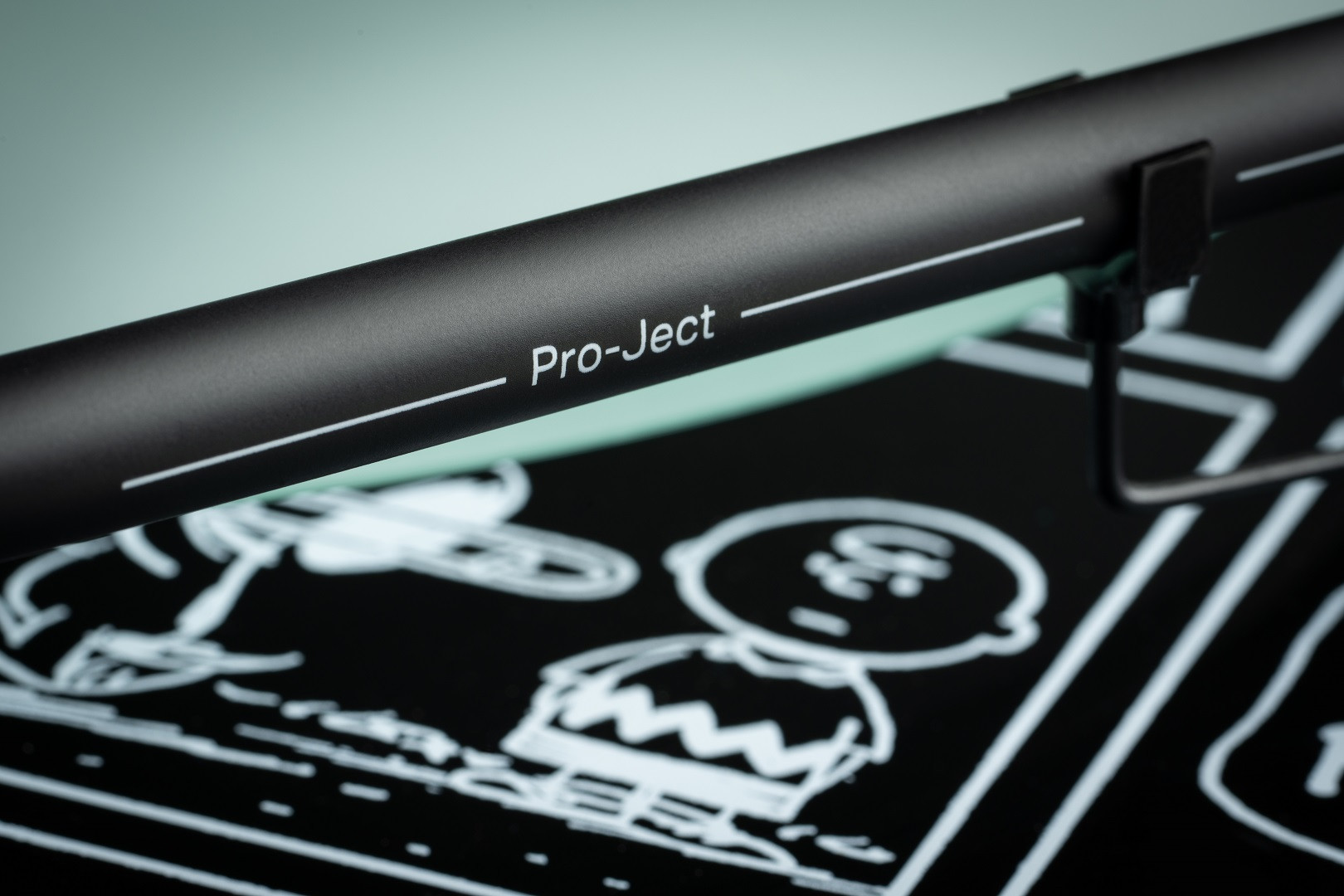 Auditorium Pro-Ject Peanuts Special Edition Plattenspieler mit OM 10 209524 - 6 Auditorium Pro-Ject Peanuts Special Edition Plattenspieler mit OM 10 209524 - 6