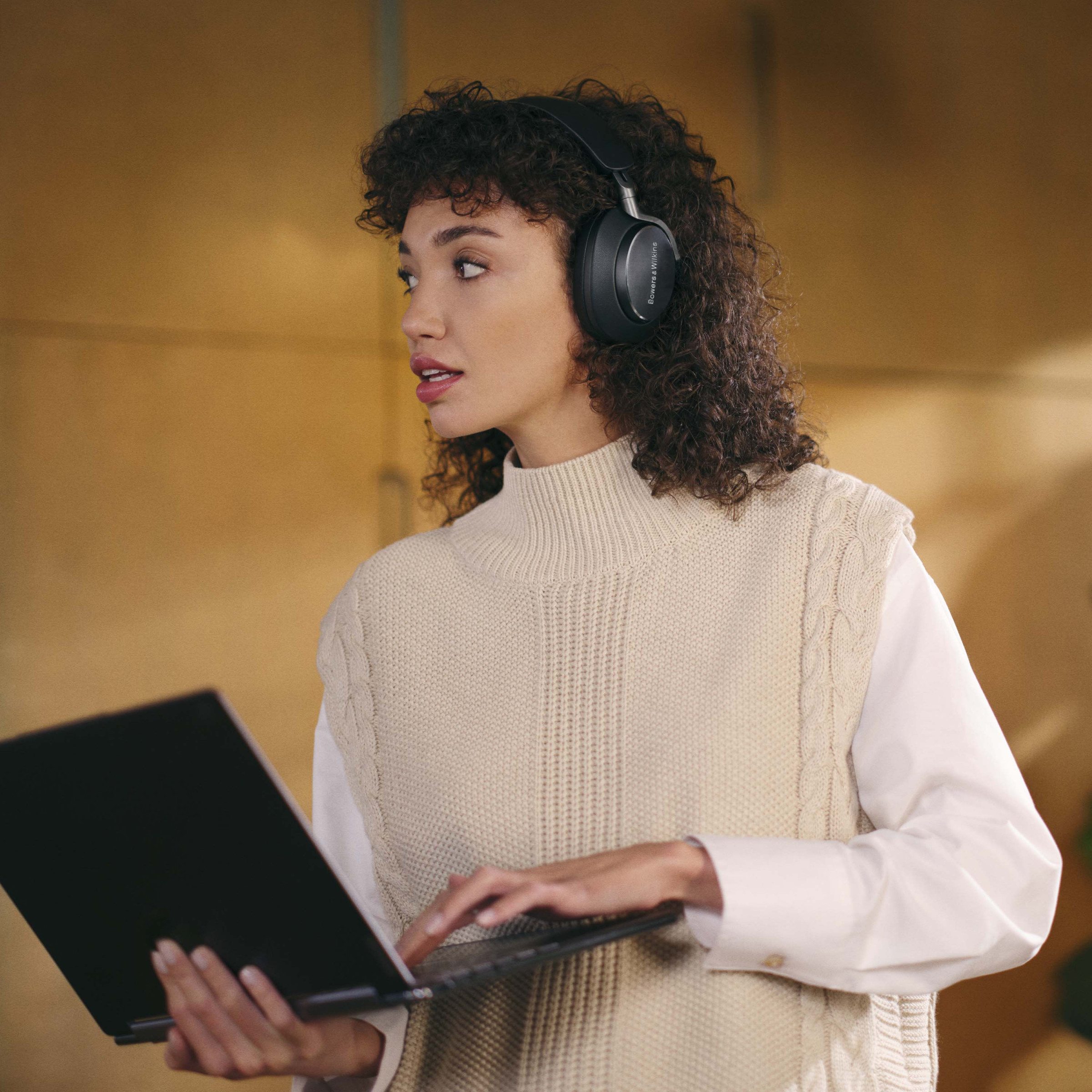 Auditorium Bowers & Wilkins PX8 Over-Ear Kopfhörer 295397 - 11