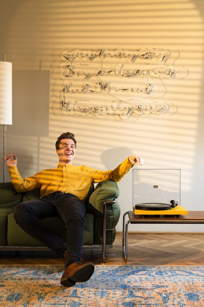 Auditorium Pro-Ject Debut Carbon Evo mit Ortofon 2M Red Tonarm 289528 - 4