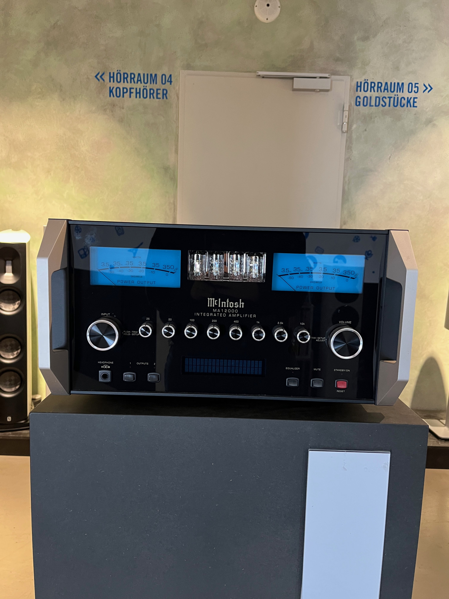 Auditorium McIntosh MA12000 AC Stereo Vollverstärker 218962 - 1
