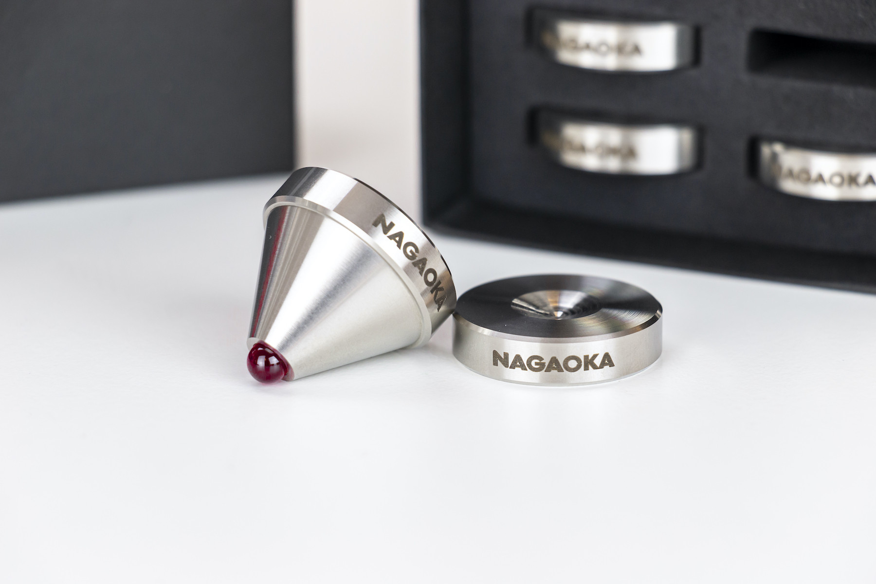 Auditorium Nagaoka INS-SU 01 Fußsystem mit Rubinspitze 4er Set silber 288777 - 2