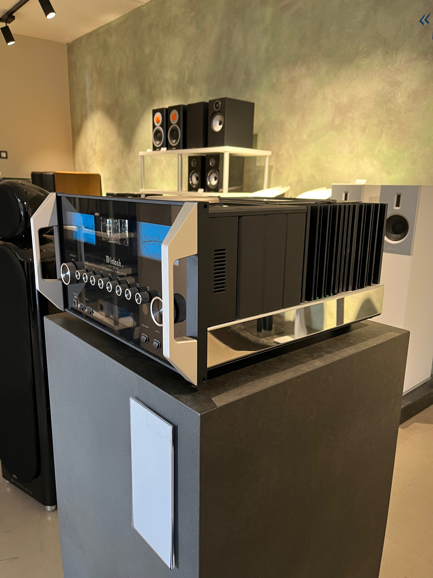 Auditorium McIntosh MA12000 AC Stereo Vollverstärker 218962 - 2