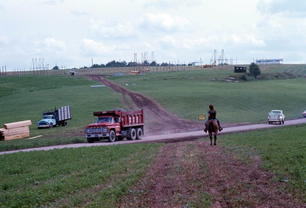Auditorium Zeitschriften & Bücher Michael Lang - Woodstock 3 Days of Peace & Music 202235 - 4