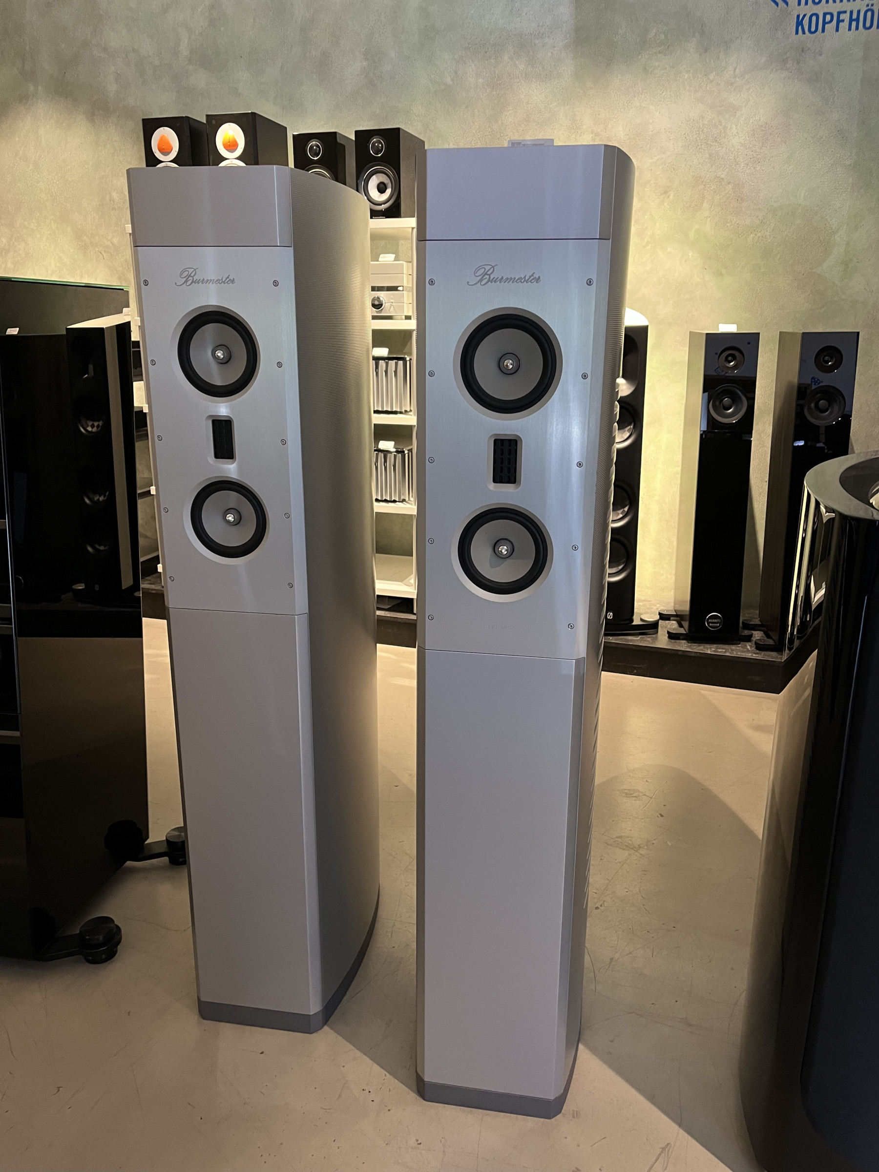 Auditorium Burmester B80 MKII High End Lautsprecher Silber 217591 - 1