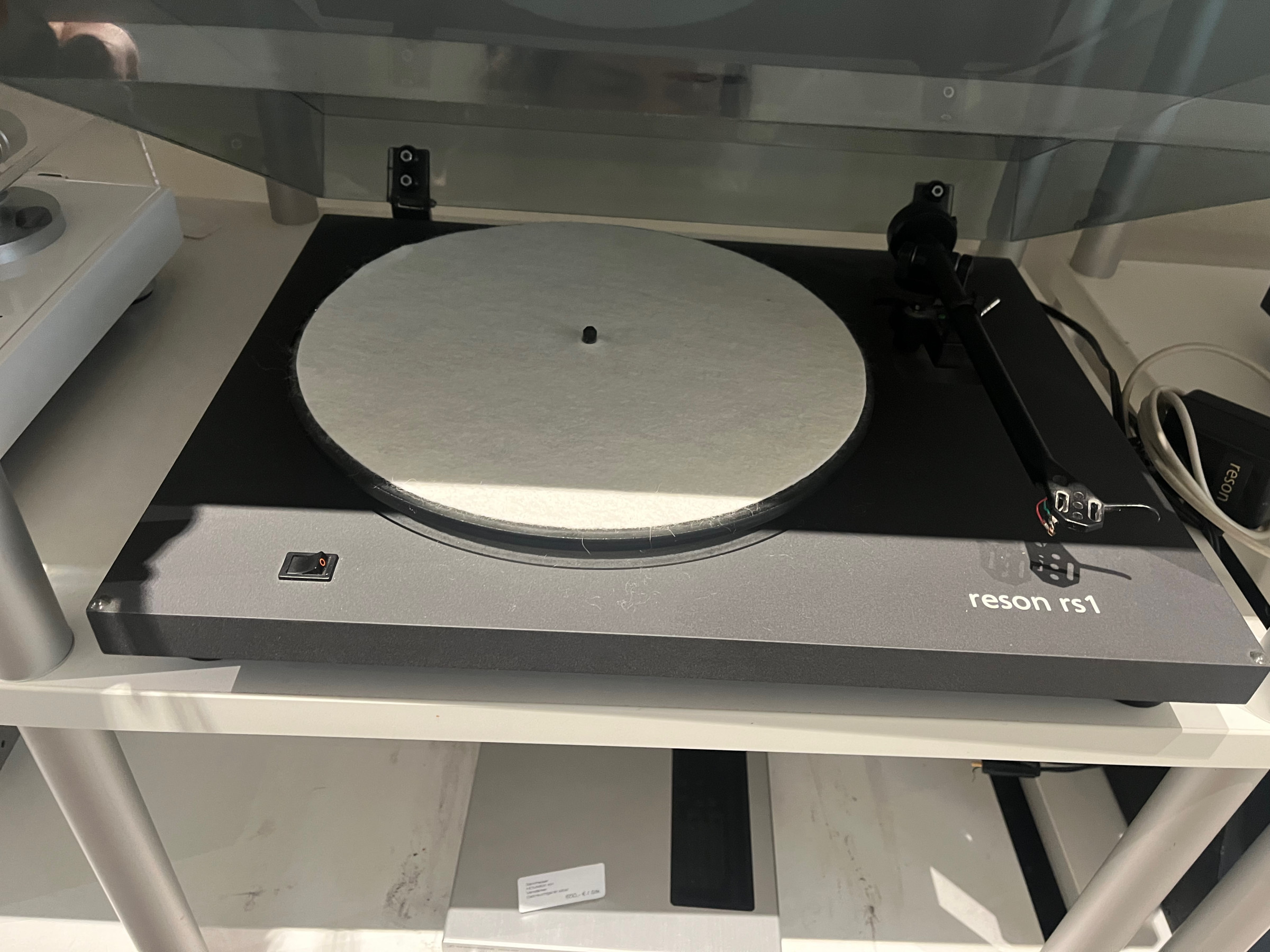 Auditorium Diverse Reson RS1 Plattenspieler 218686 - 1