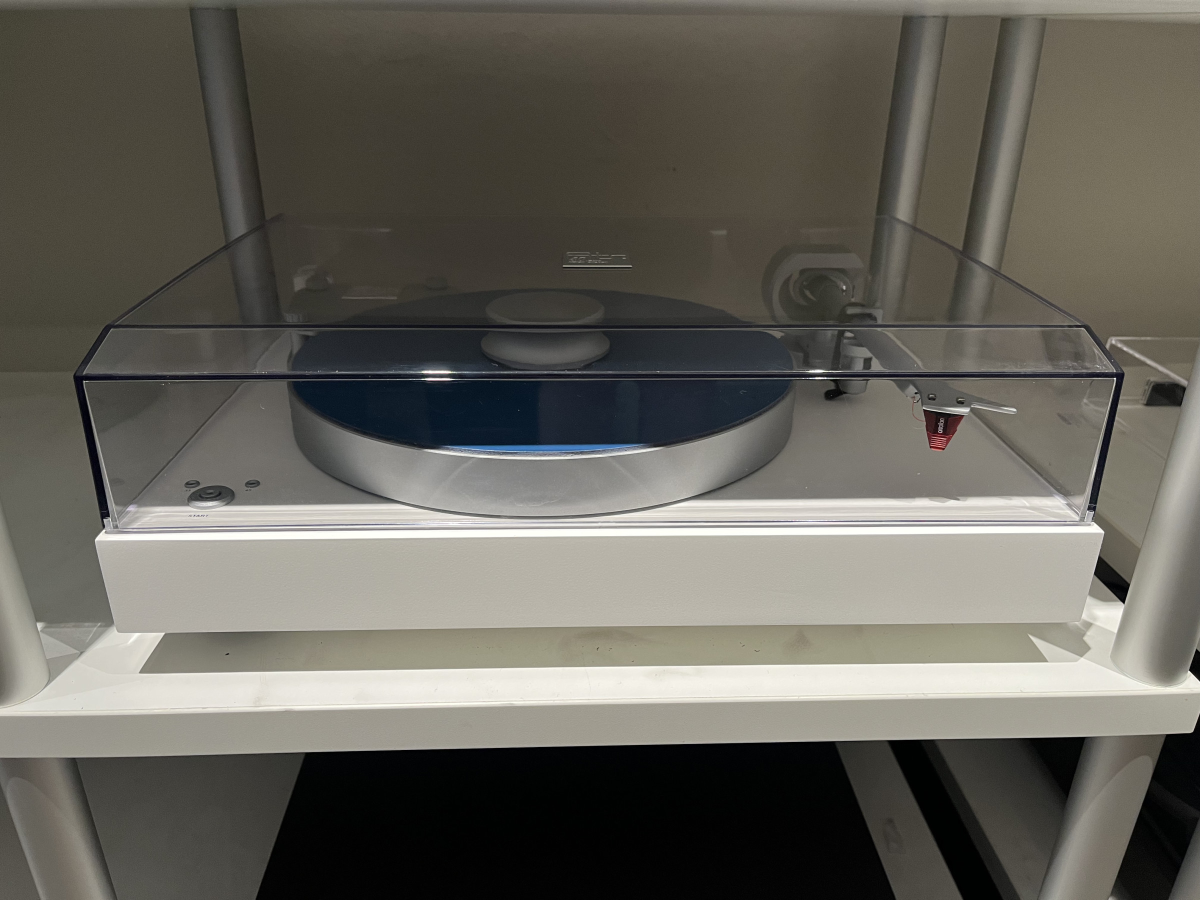 Auditorium Pro-Ject ATR Celebration 40 Gebraucht weiß / Ortofon 2M Red 216731 - 3