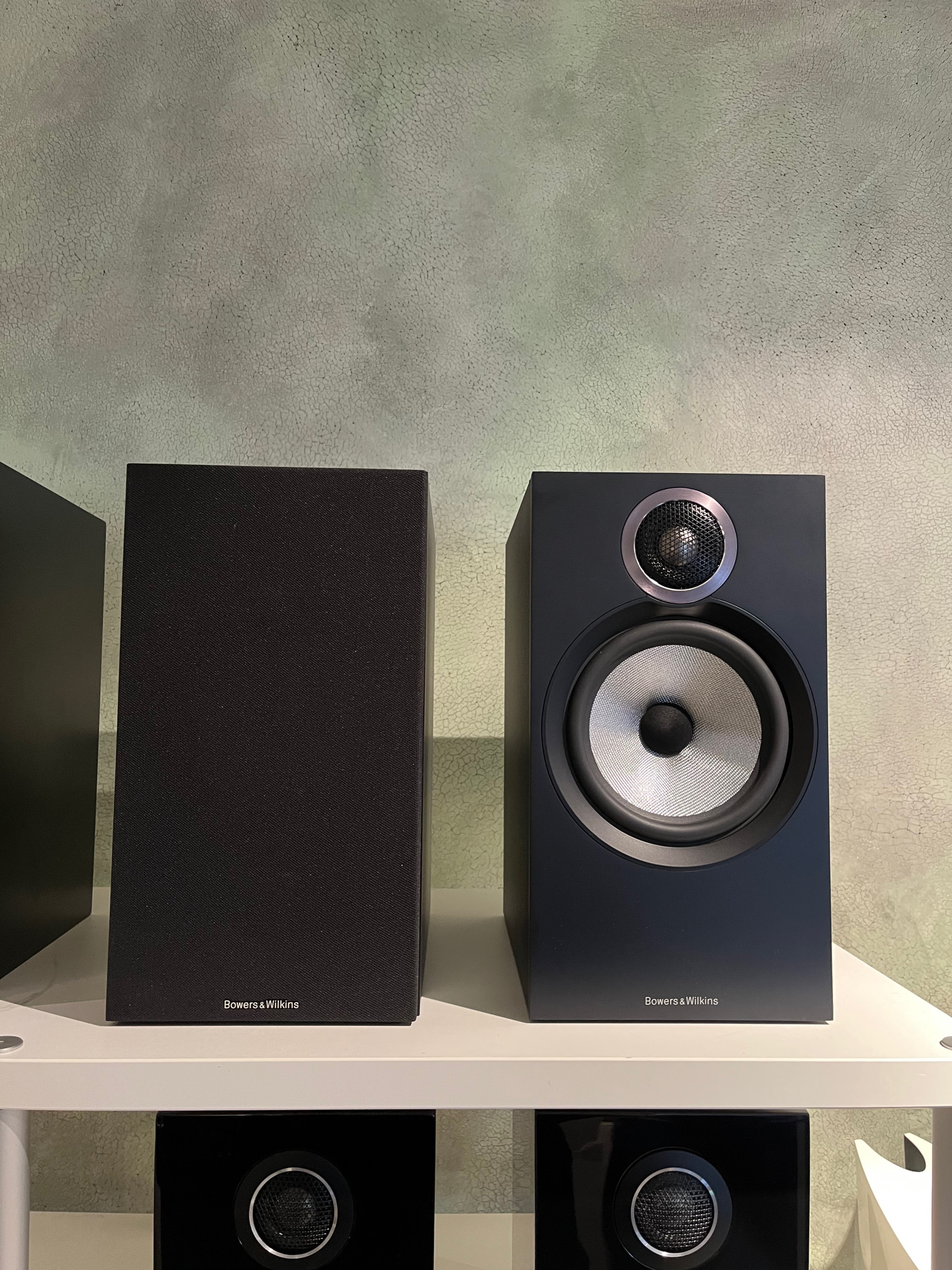 Auditorium Bowers & Wilkins 606 S3 Kompaktlautsprecher Schwarz 218987 - 1