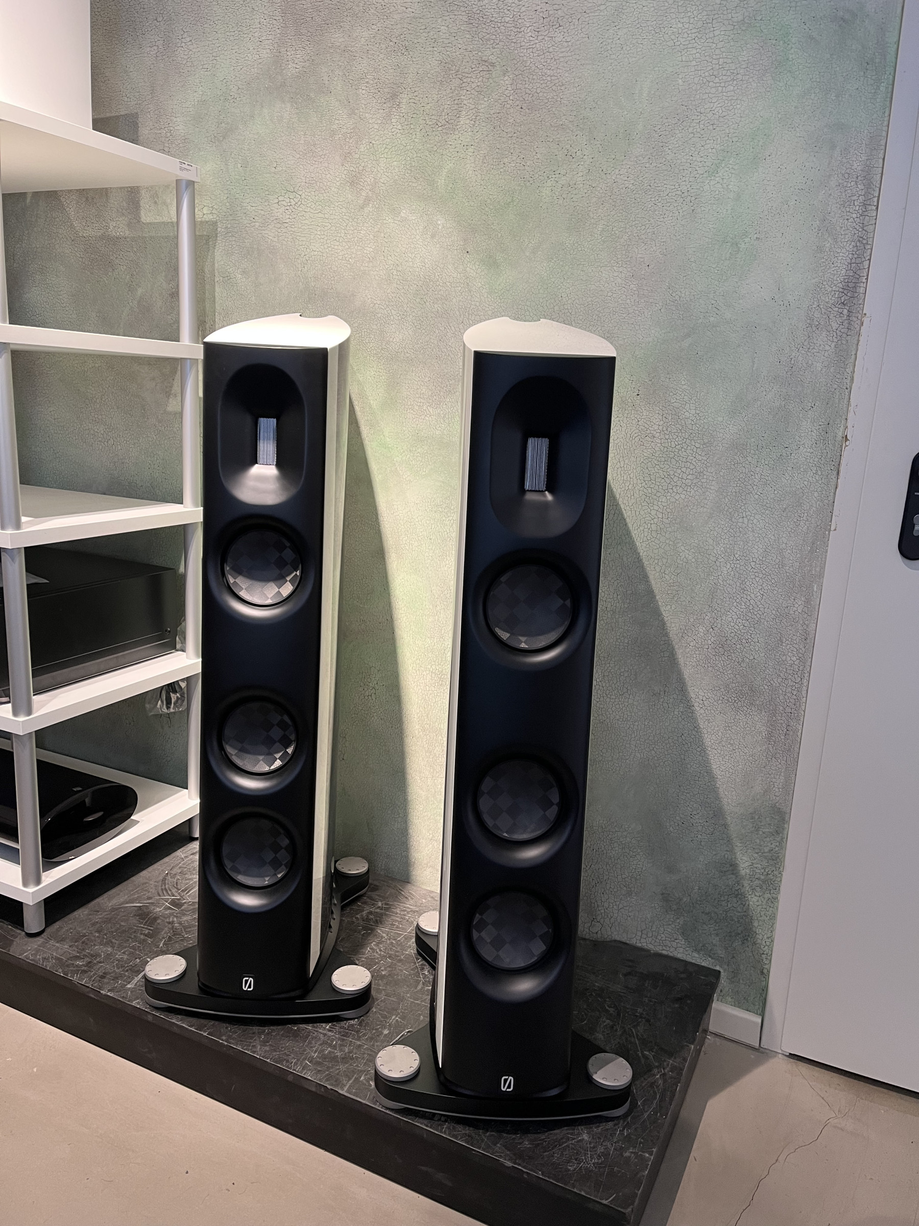 Auditorium Diverse Boressen C2  Standlautsprecher 215571 - 2