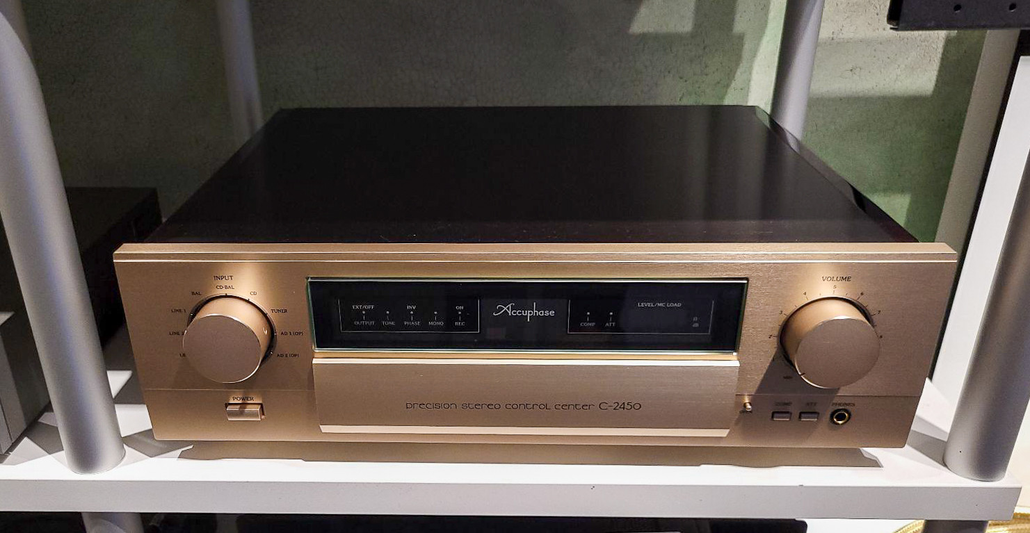 Auditorium Accuphase C2450 Vorverstärker  209361 - 1 Auditorium Accuphase C2450 Vorverstärker  209361 - 1